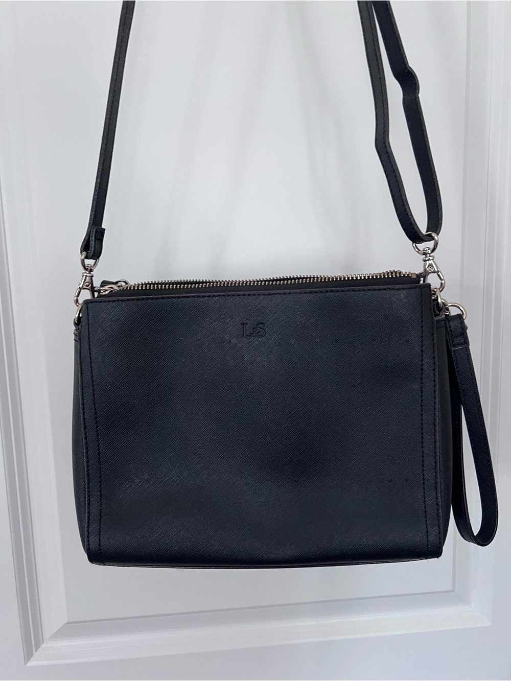 Lo & Sons Pearl Convertible Crossbody Bag Black Leather with Grey Interior
